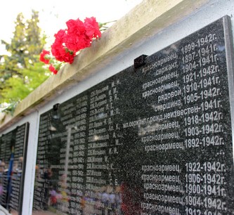 Сегодня, 9 мая, в Кисловодске были открыты десять мемориальных плит в память 474 погибших в госпиталях курорта участников войны