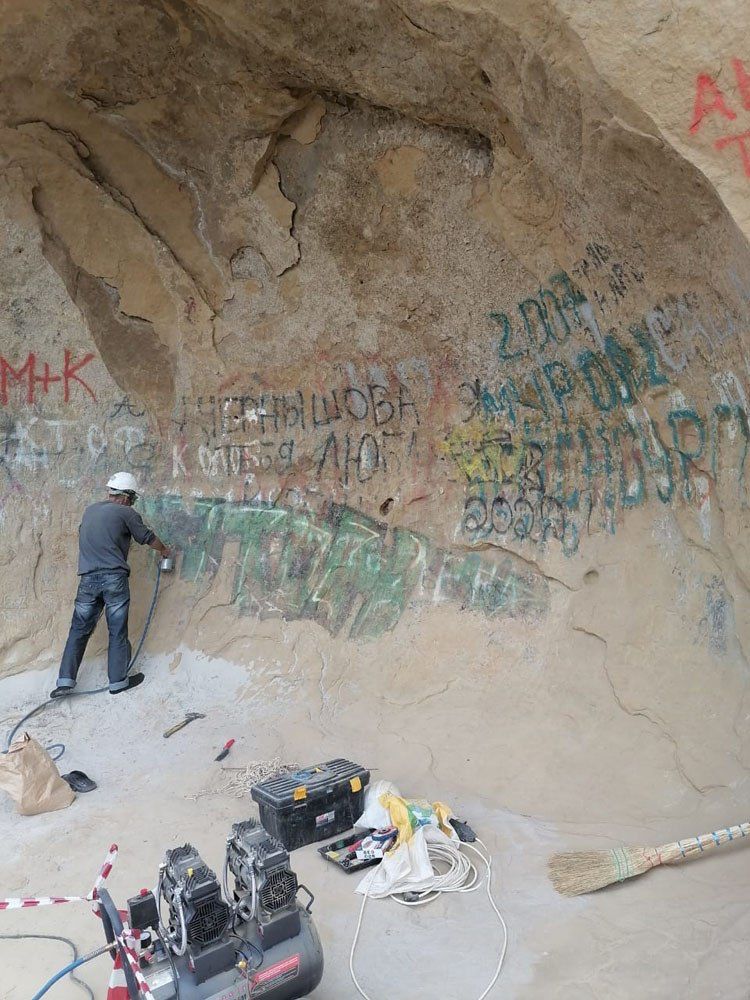 В Кисловодске от надписей и рисунков очистят скальные породы природного памятника «Кольцо-гора».