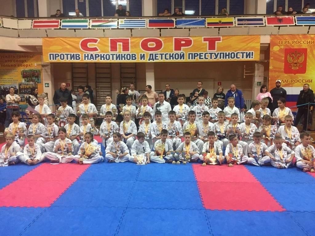 Кисловодские спортсмены стали чемпионами Ставропольского края по киокусинкай каратэ.