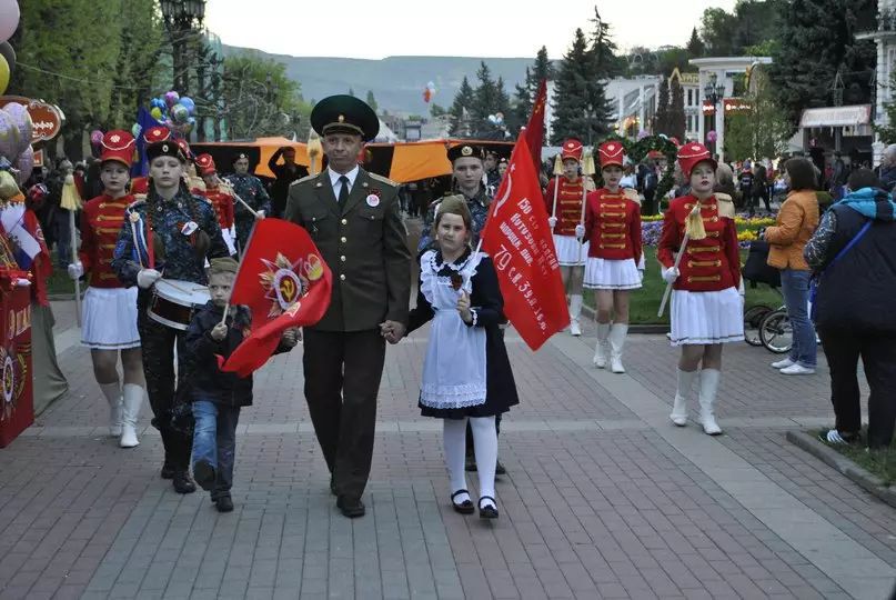 Глава Кисловодска Евгений Моисеев отменил праздничный салют на День Победы.