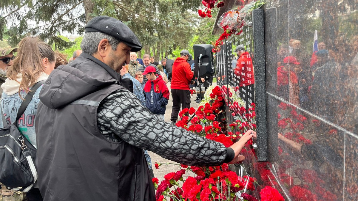 «Доску памяти» в честь погибших участников СВО открыли в Кисловодске.