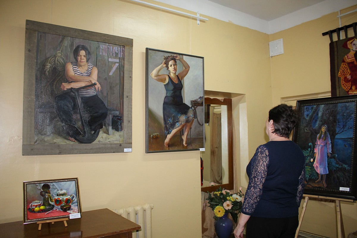 В Кисловодске открылась выставка картин, икон и графики