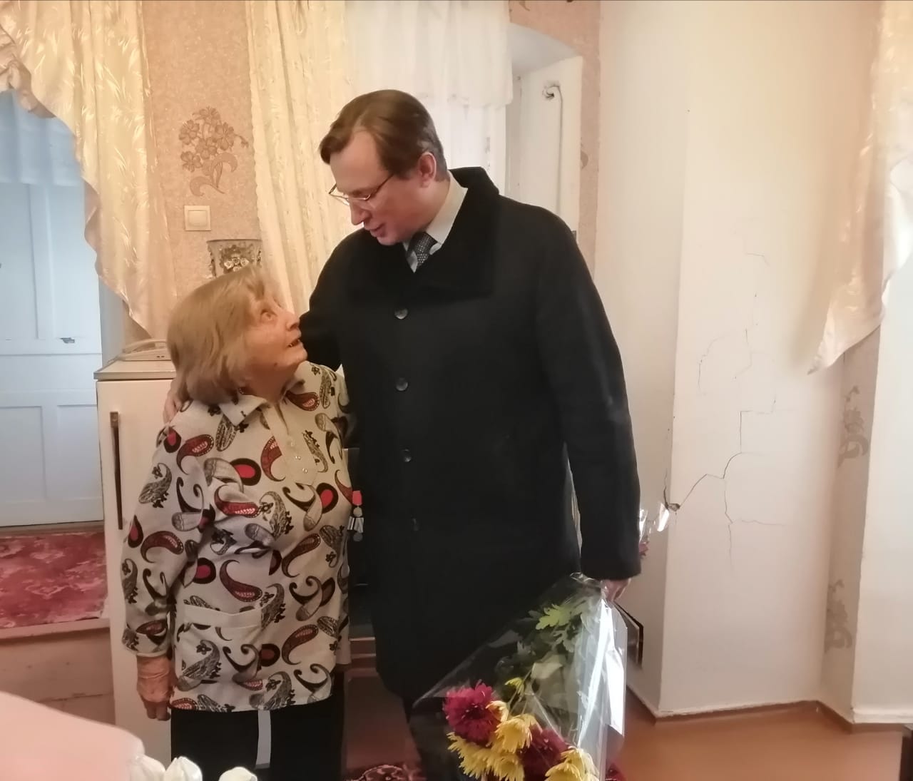 Глава Кисловодска  поздравил со столетием долгожительницу
