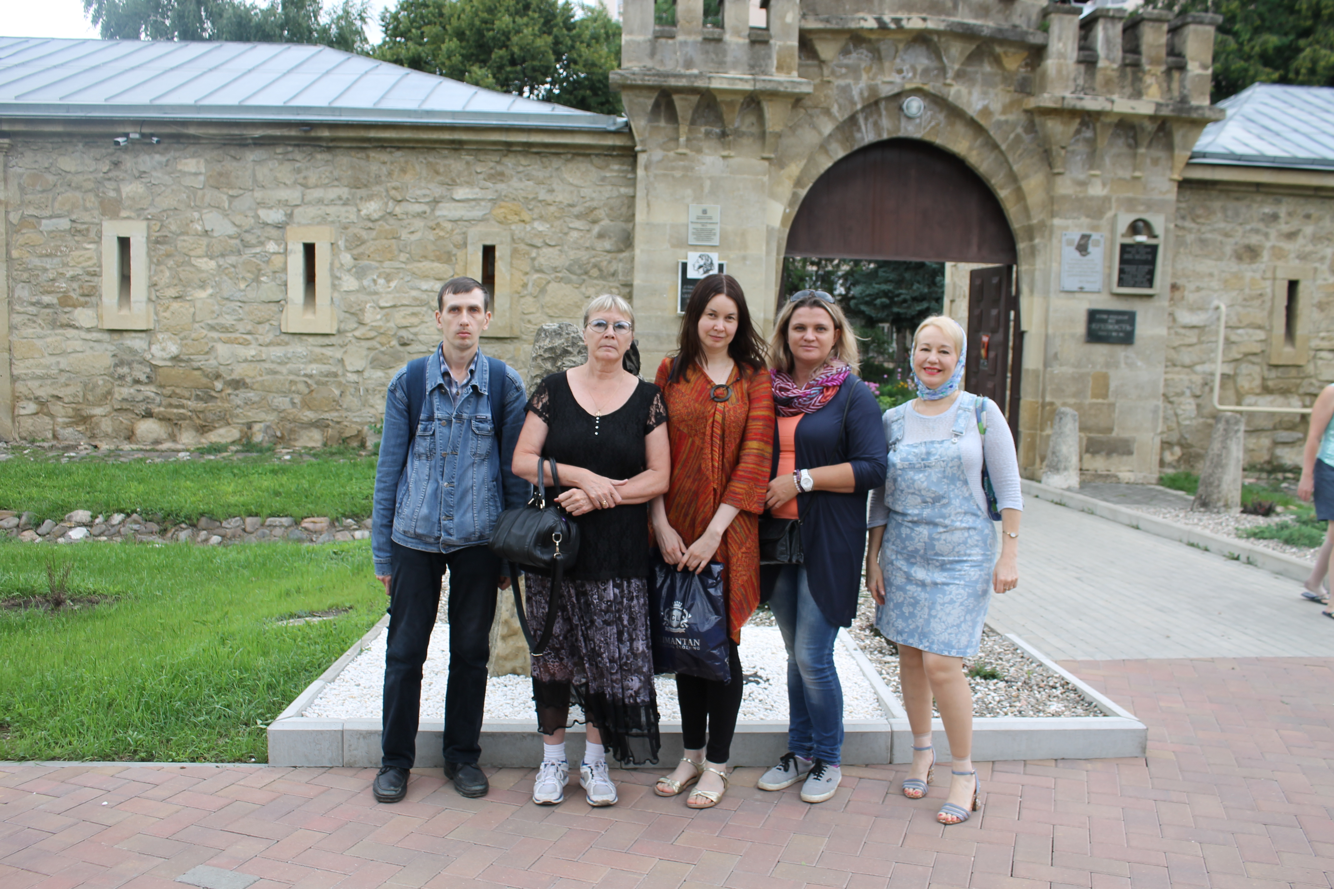 Представители рода Лермонтовых посетили исторические места Кисловодска