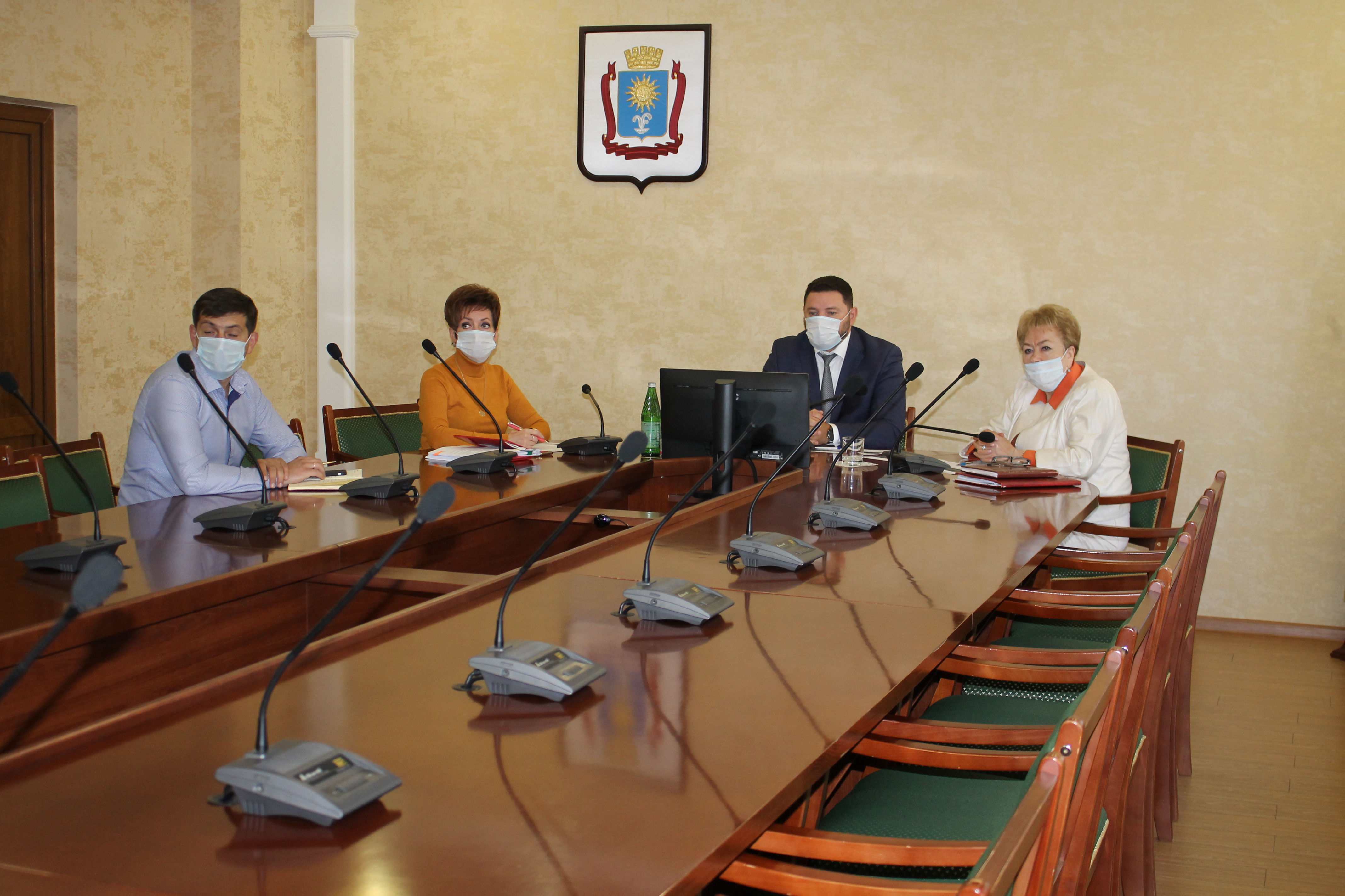 Глава города и председатель Думы приняли участие в совещании по вопросам исполнения местного бюджета