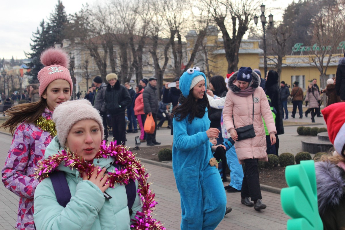 Карнавальную «новогоднюю милю» пробежали гости и жители Кисловодска