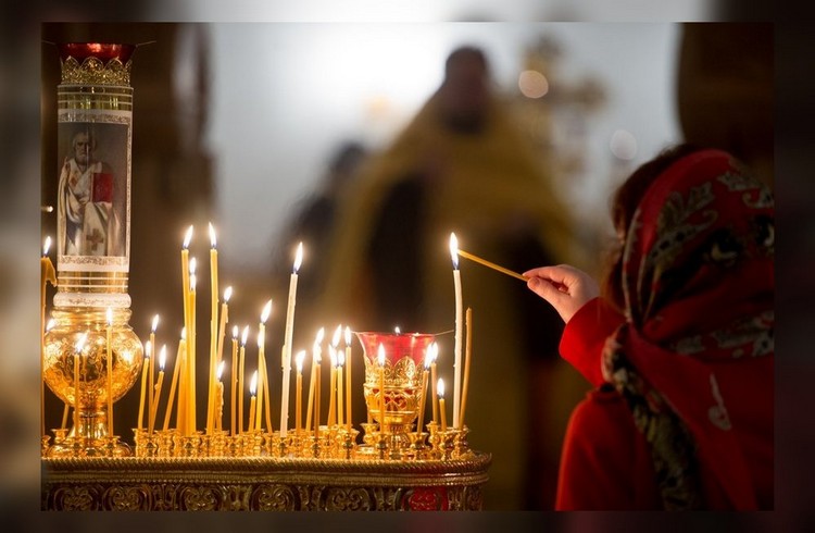Православные верующие отмечают Прощеное воскресенье в храмах Кисловодска