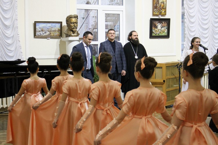 В залах Северо-Кавказской филармонии возродили традицию танцевальных балов