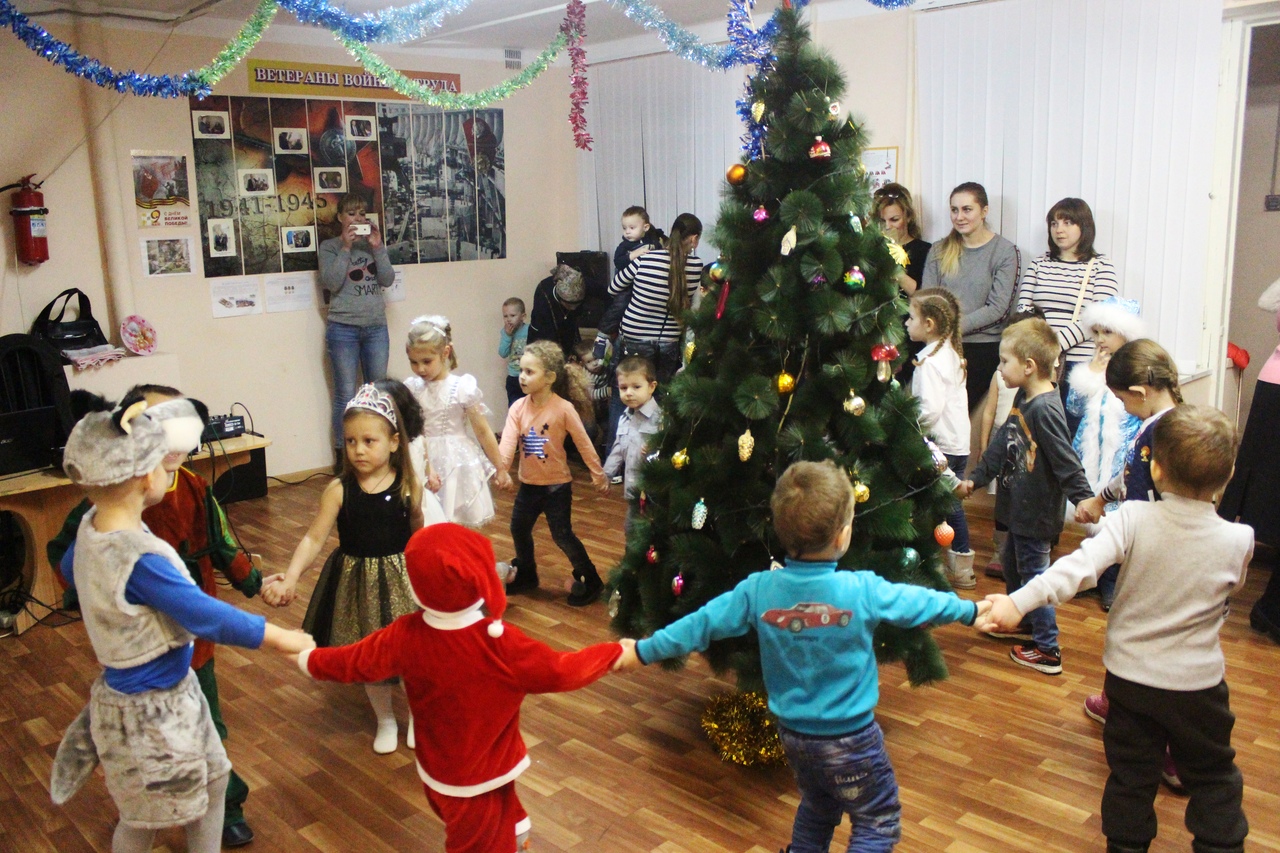Маленькие жители нового микрорайона на Катыхина побывали на новогоднем празднике