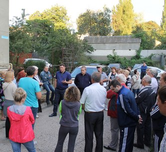 Глава Кисловодска встретился с жителями улицы Орджоникидзе
