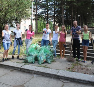 Волонтеры Кисловодска привели в порядок памятник Ф.А. Цандеру