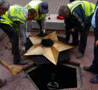 Кисловодские коммунальщики подготовили мемориалы «Вечный огонь» ко Дню Победы