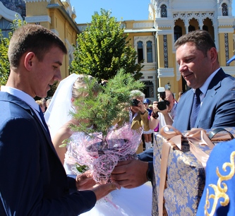 В Кисловодске студенты веселились, молодожены - женились