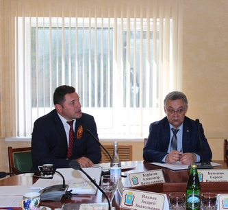 Глава Кисловодска Александр Курбатов выступил на заседании городской Думы с ежегодным отчетом о работе администрации города-курорта в 2016 году.