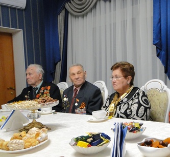 Глава Кисловодска вручил двум ветеранам Великой Отечественной войны поздравительные телеграммы от Президента страны