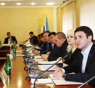 На мартовском заседании городской Думы Глава города инициировал активное взаимодействие между депутатами, ТОСами, управляющими компаниями