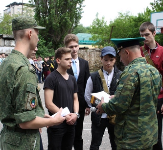 В Кисловодске студентов и старшеклассников знакомят с основами военной службы