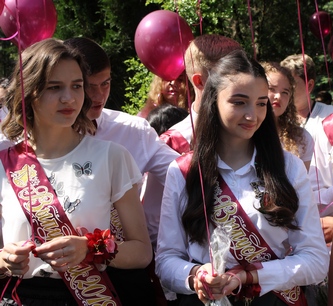 Сегодня во всех образовательных учреждениях Кисловодска прошли праздничные линейки