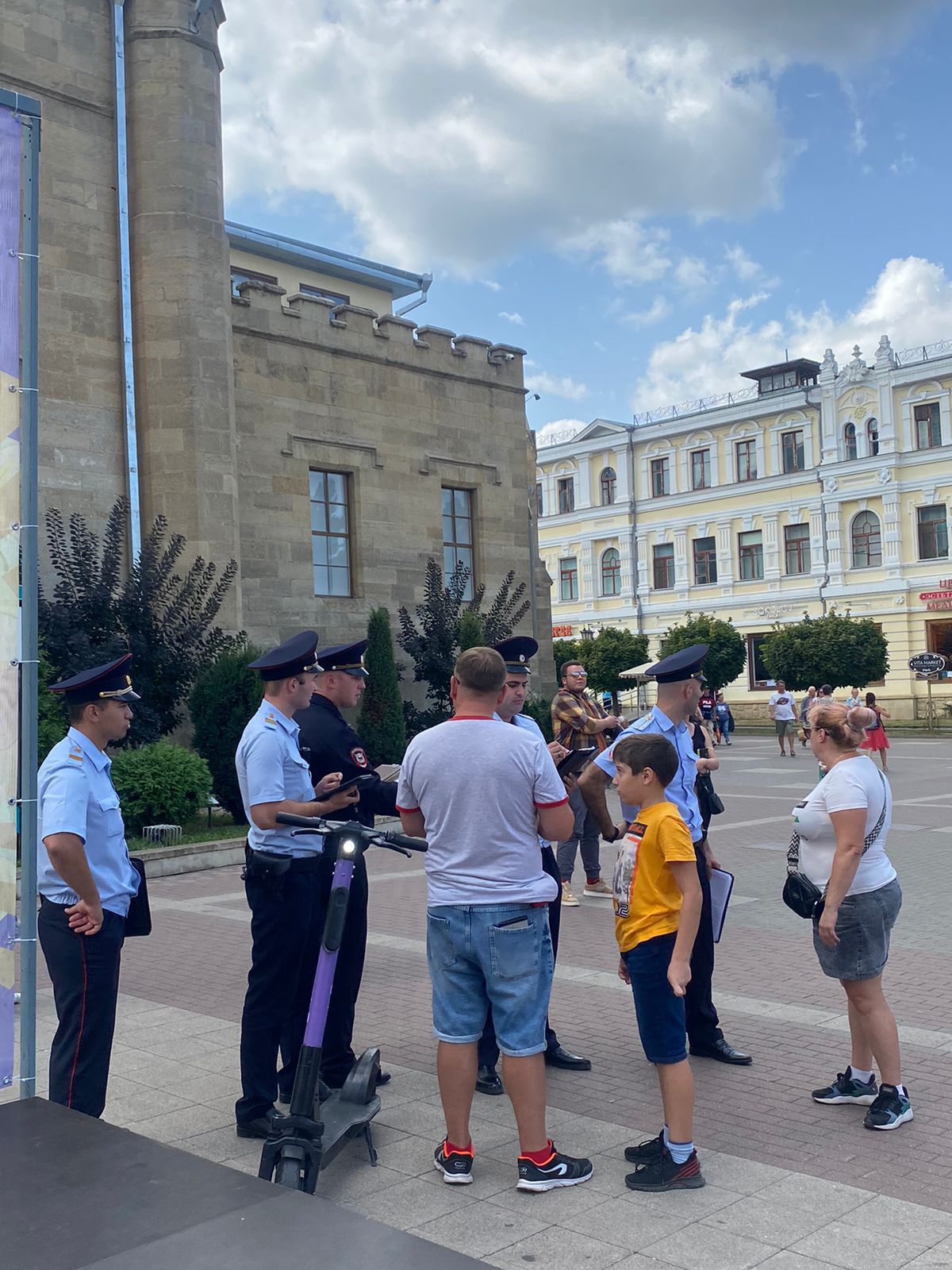 В Кисловодске выписали 10 штрафов за езду на электросамокатах в пешеходных зонах.