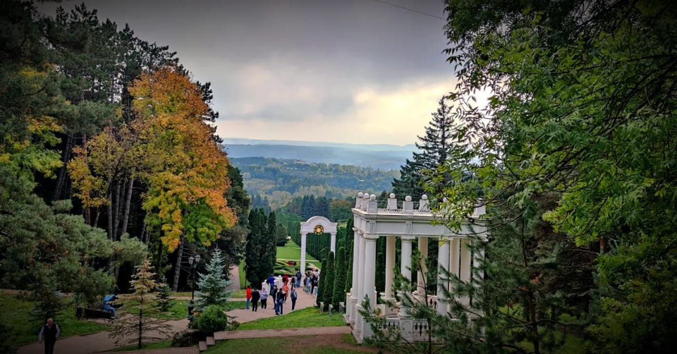 Кисловодский парк стал рекордсменом по посещаемости среди нацпарков России.