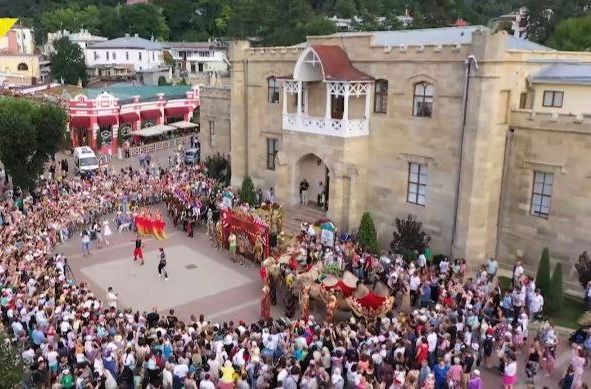 Уже в эту пятницу на улицах Кисловодска пройдёт грандиозная цирковая кавалькада.