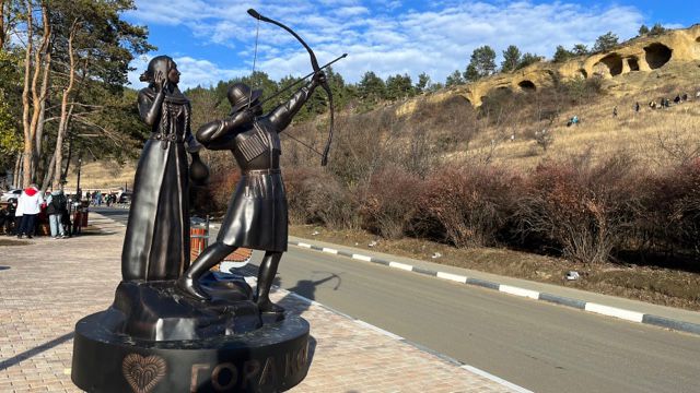 Новая скульптурная композиция появилась в Кисловодске у природного памятника «Кольцо-гора».
