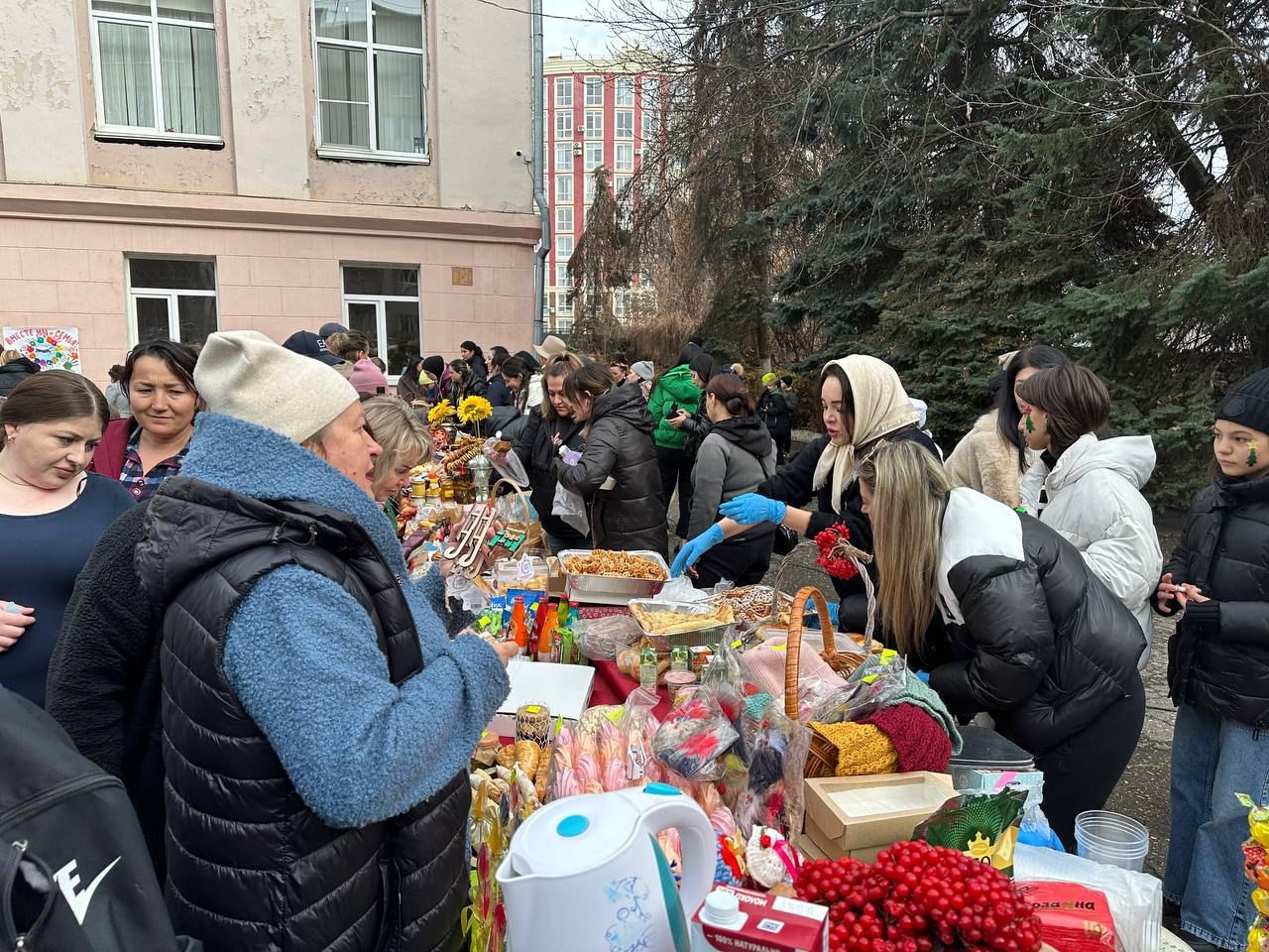 Благотворительный марафон школьных ярмарок в Кисловодске собрал более 2 миллионов рублей.