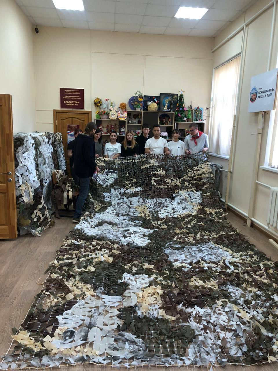 На слёте волонтеров в Кисловодске сплели более 100 квадратных метров маскировочных сетей.