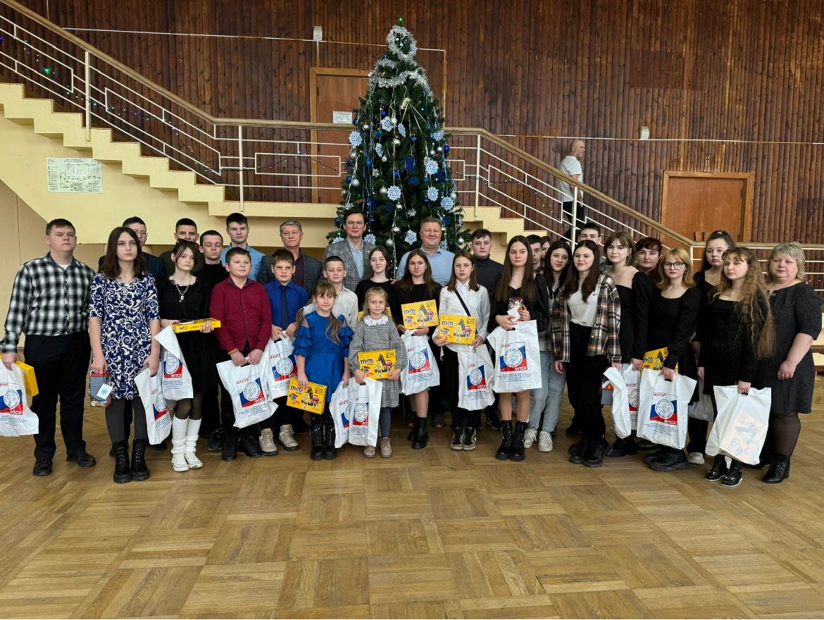 Глава Кисловодска встретил на новогодние каникулы детей из ЛНР.