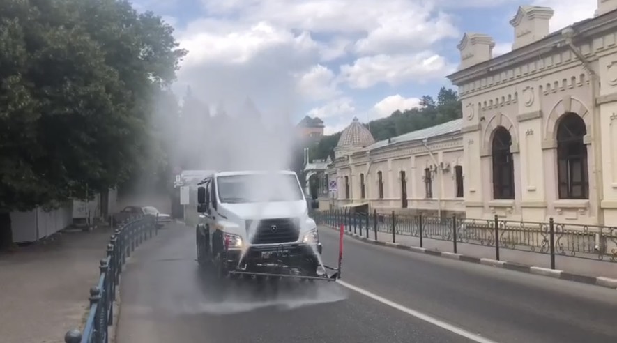 Аэрацию дорог из-за жары проводят в Кисловодске.