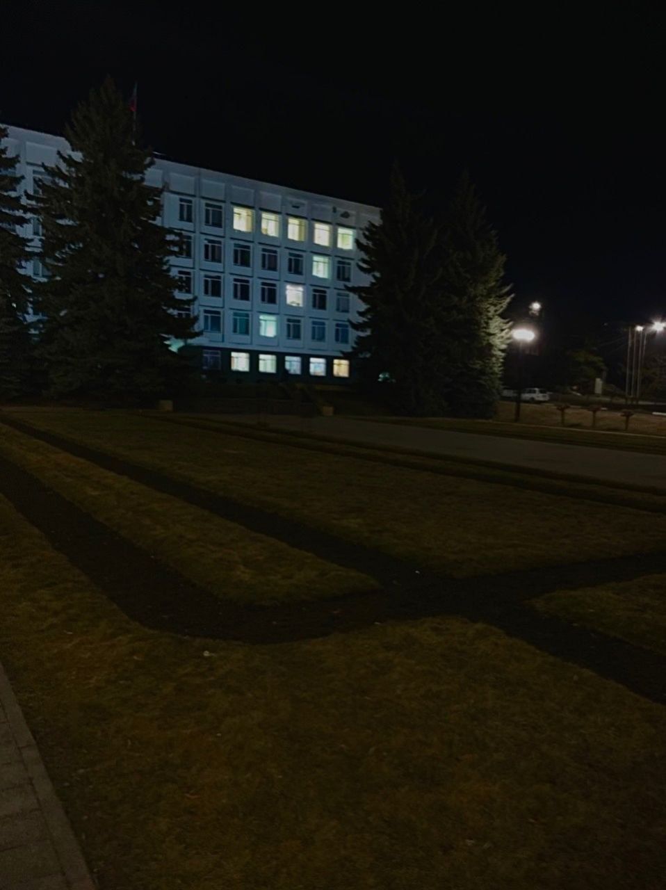 На здании администрации Кисловодска загорелась буква «Z» высотой пять этажей.