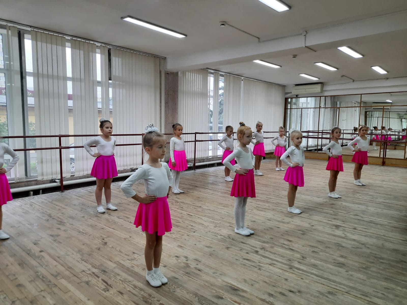 Первые занятия новых учащихся хореографической школы Кисловодска