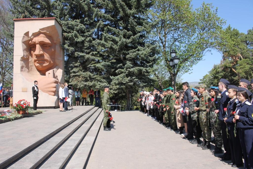В Кисловодске прошла перекличка героев Советского Союза и полных кавалеров орденов Славы