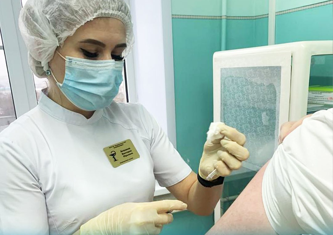 Более 900 тысяч жителей Ставрополья уже привились первым компонентом вакцины от коронавируса