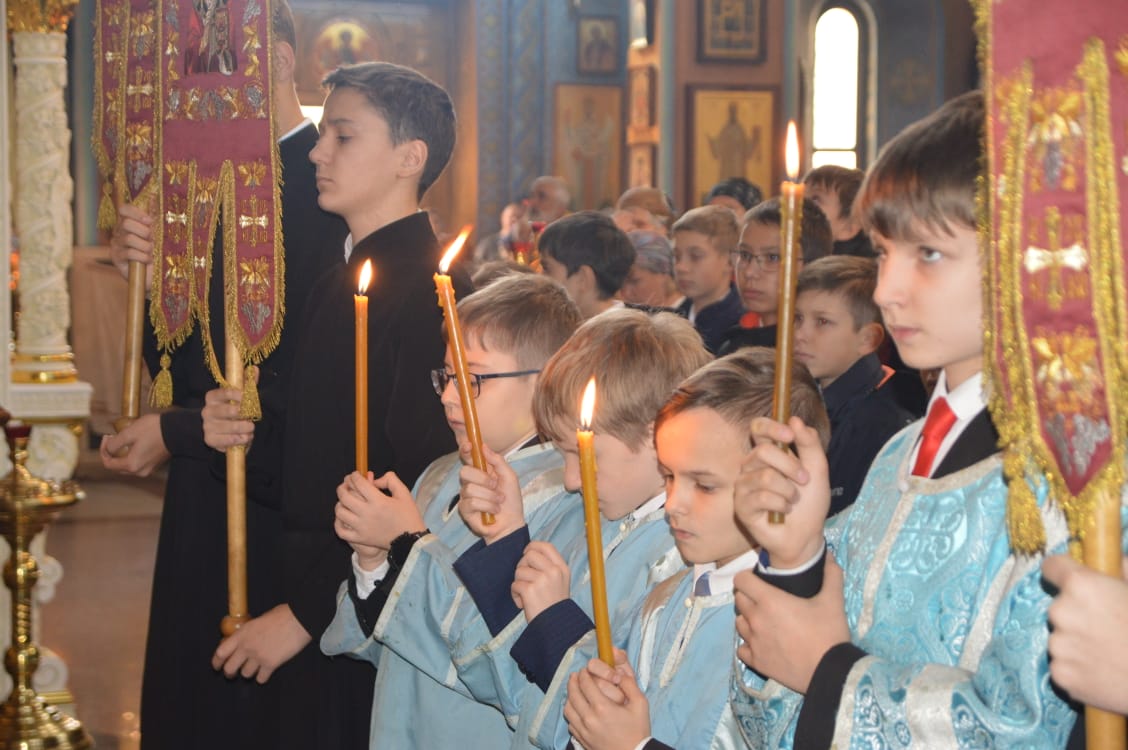 В праздник Покрова Пресвятой Богородицы - в Свято-Никольском соборе Кисловодска состоялась праздничная Божественная литургия