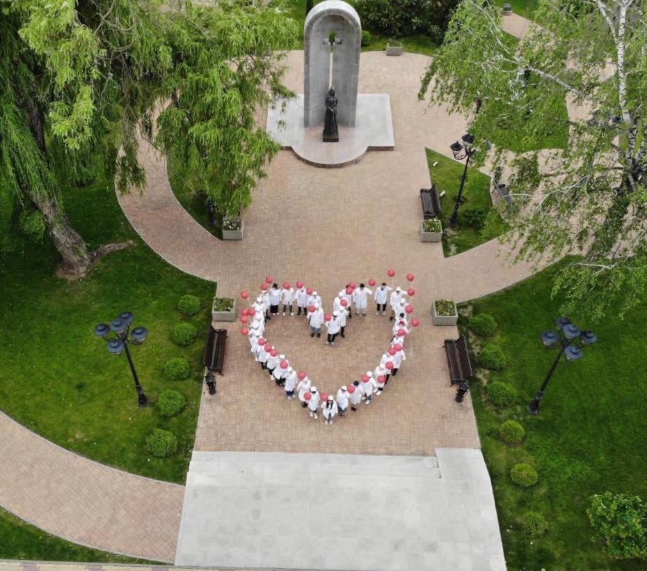 В Кисловодске студенты-медики провели флешмоб, посвященный Дню медицинского работника