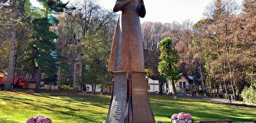 Памятник Александру Исаевичу Солженицыну установлен в 2018 году, к 100-летию со дня его рождения.