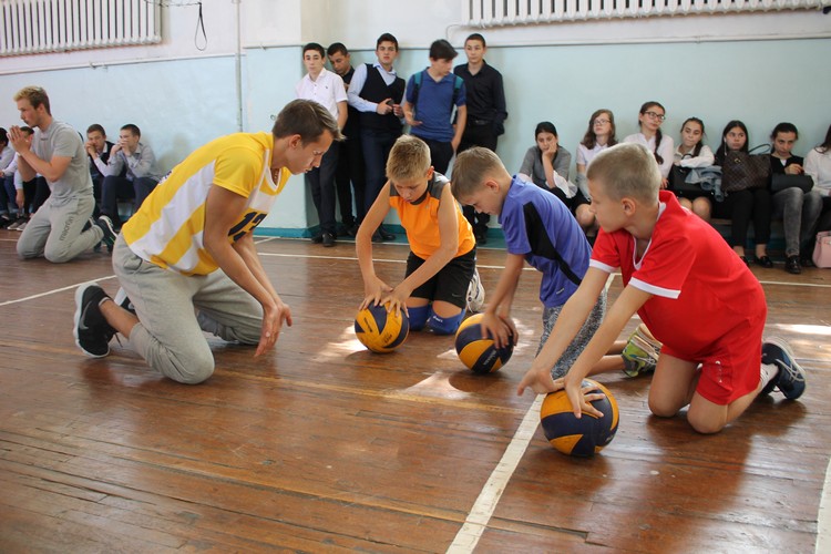 Чемпионы провели мастер-класс по волейболу для кисловодских школьников