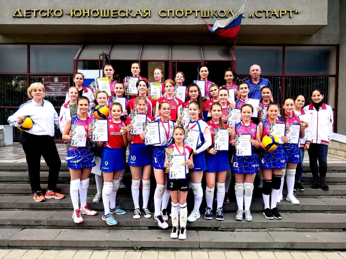 В Кисловодске подвели итоги соревнований по волейболу, посвященных Дню России