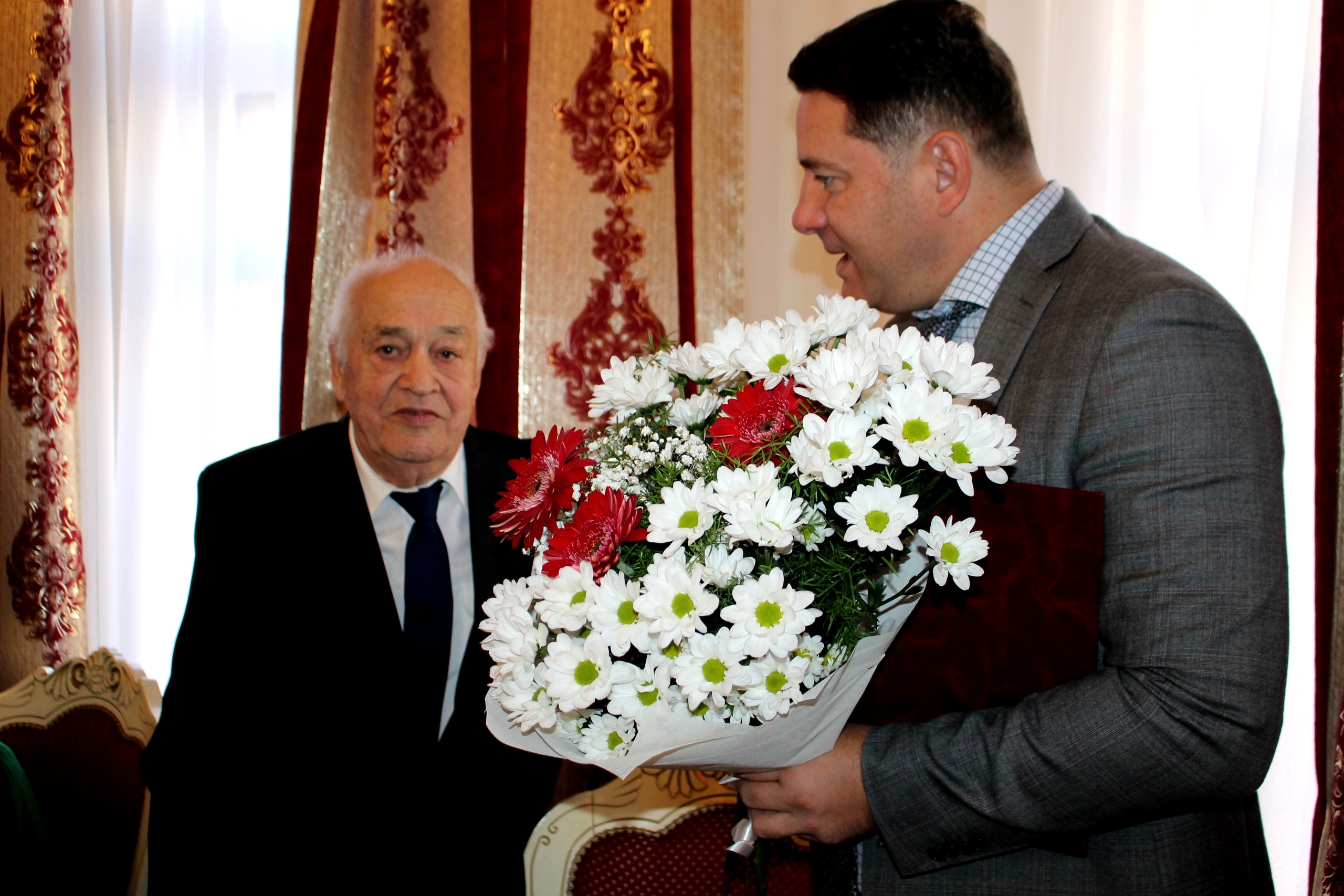 В Кисловодске чествовали семью Минеевых, отметивших «благодатную» свадьбу