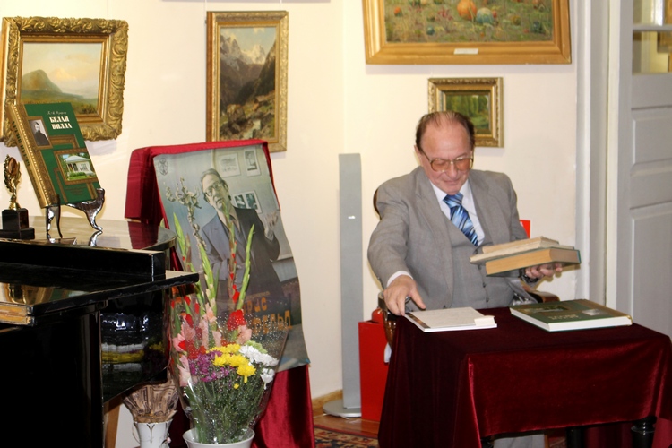 «Маэстро слова» Борис Розенфельд принимал поздравления в музее Ярошенко