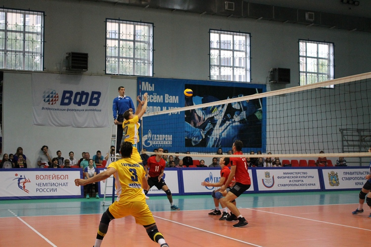 Со счетом 3:1 краевая волейбольная команда «Трансгаз Ставрополь» выиграла свой первый матч в Кисловодске