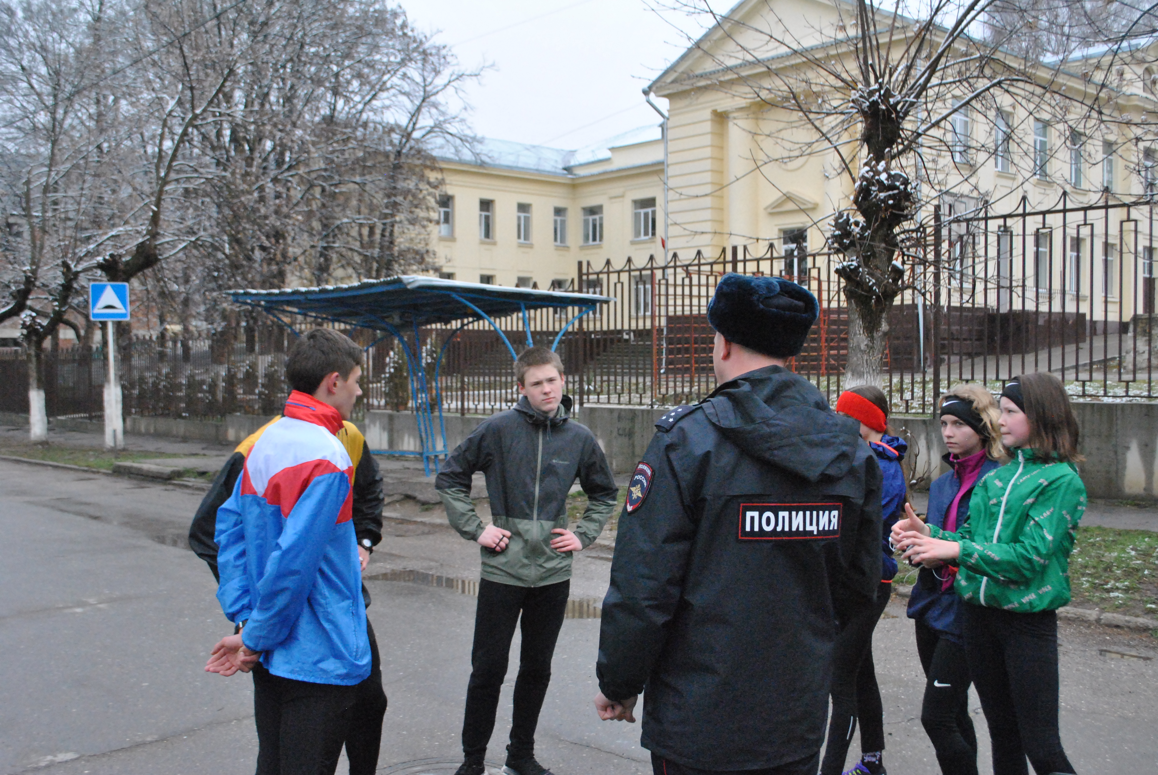 Спортсменов, тренирующихся на улицах Кисловодска, полицейские отправляют домой