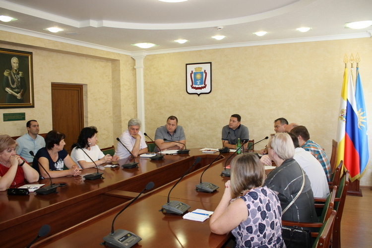 Глава Кисловодска Александр Курбатов провел совещание с председателями территориальных органов местного самоуправления и руководством коммунального сектора