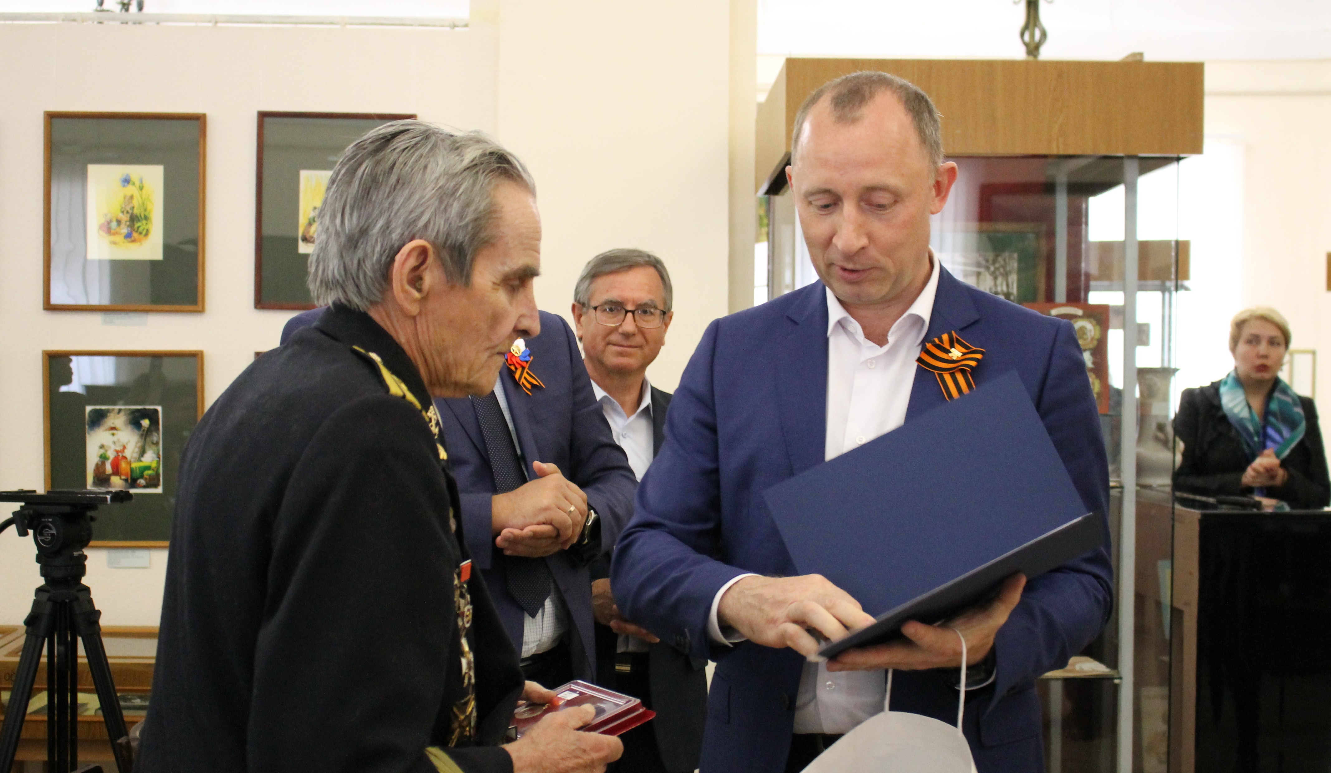 Бывшему юнге, участнику освобождения Севастополя, вручили в Кисловодске  юбилейную награду