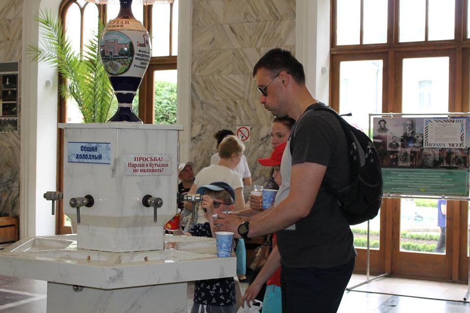 Иностранные туристы попробуют кисловодский нарзан