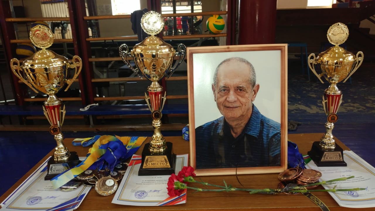 В  финале II Открытого турнира по волейболу памяти Омари Бутаева определился победитель