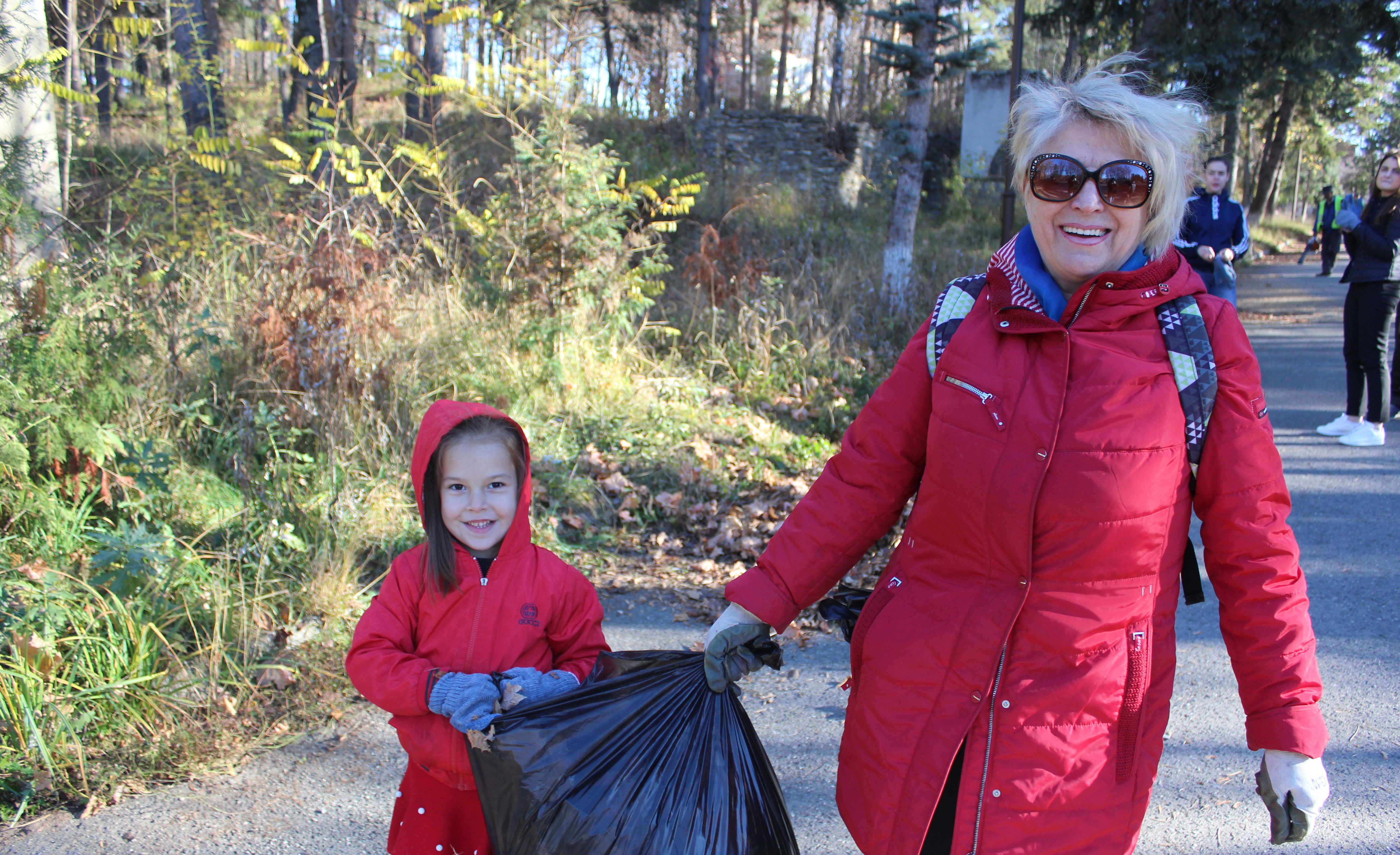 В санитарную пятницу в Кисловодске собрали более 1500 кубометров палой листвы и мусора