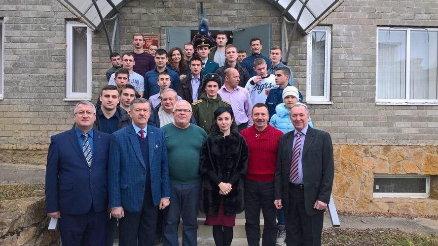В Кисловодске курсанты военных училищ встретились со своими школьными наставниками