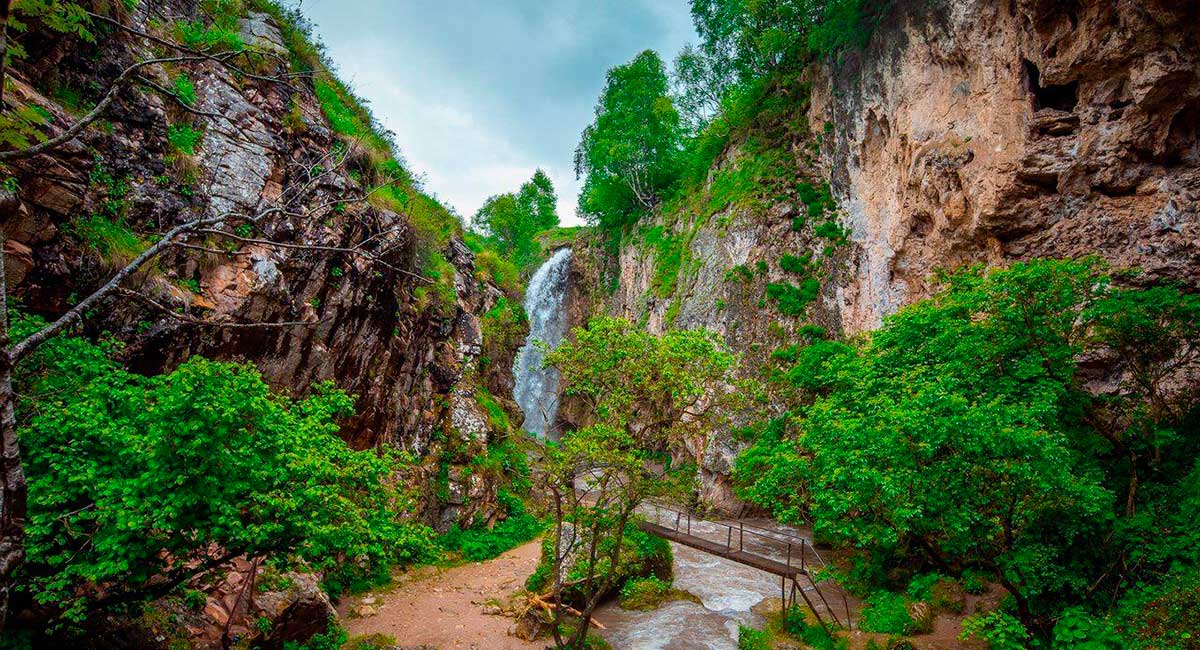 В Кисловодске появится новый туристический маршрут, соединяющий Замок коварства и любви и Медовые водопады
